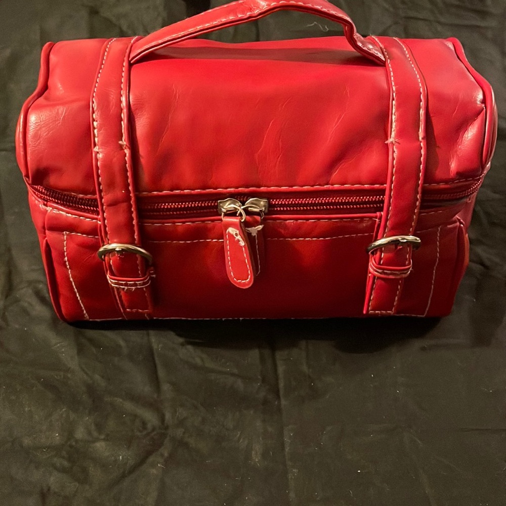 Red Avon Faux Leather Makeup Toiletries Travel Bag 💎